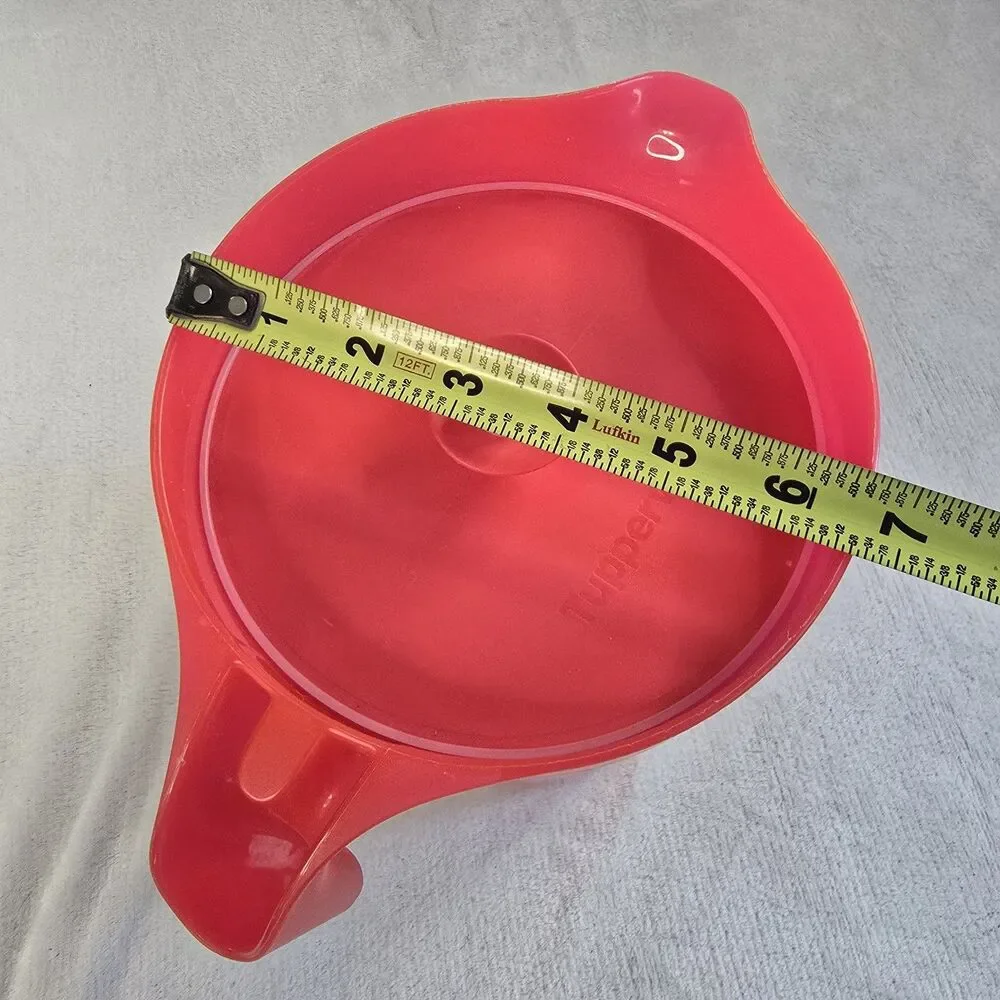 Tupperware 1 Gallon Drink Pitcher Red with Lid  8029A-2 3.8 Liter